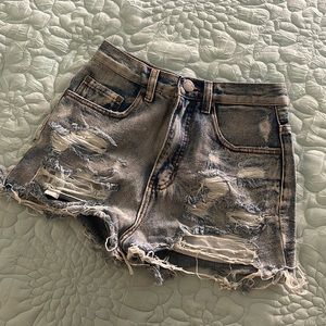 Signature 8’ Jean shorts, size small